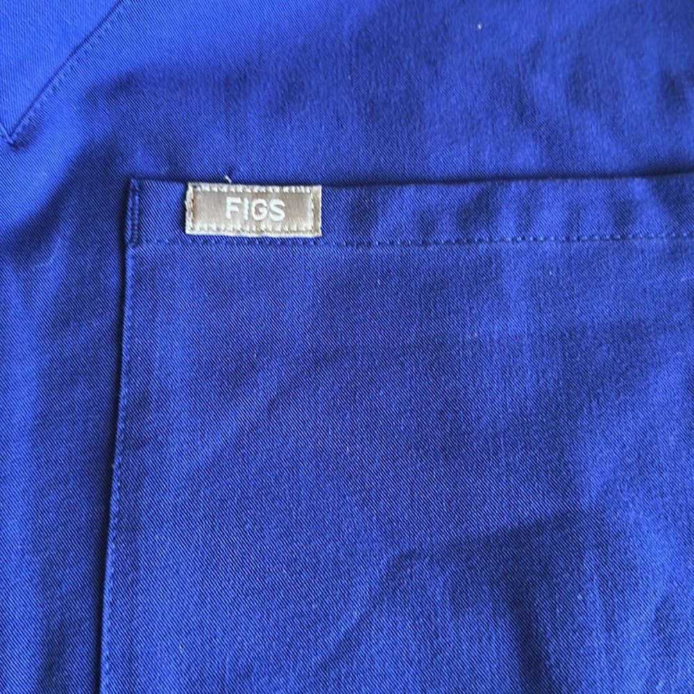 Figs women’s royal Blue V-Neck Shirt scrub top. Size XS. Technical collection. - Picture 3 of 6